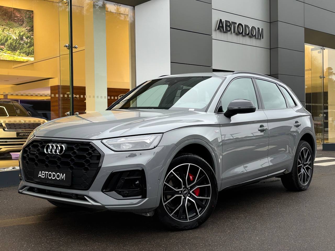 Автомобиль Audi Q5 II (FY) [рестайлинг] 2.0 AMT 4WD (245 л.с.) 45 TFSI quattro S tronic Серый 2025 