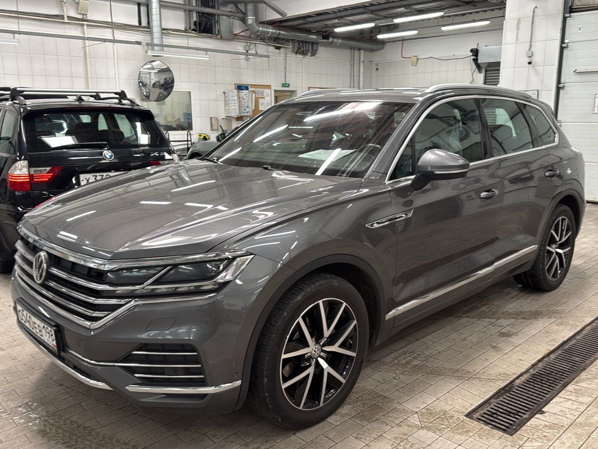 Volkswagen Touareg III поколение 3.0d AT 4WD (249 л.с.) Business Серый 2019 с пробегом 120 673 км