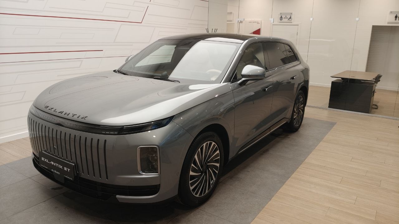 Автомобиль EXEED EXLANTIX ET I поколение 1.5hyb AT 4WD (469 л.с.) Топ Серебристый 2025 