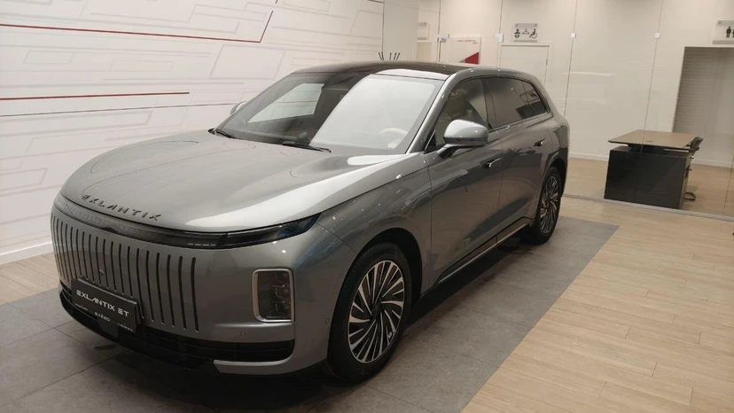 Автомобиль EXEED EXLANTIX ET I поколение 1.5hyb AT 4WD (469 л.с.) Топ Серебристый 2025