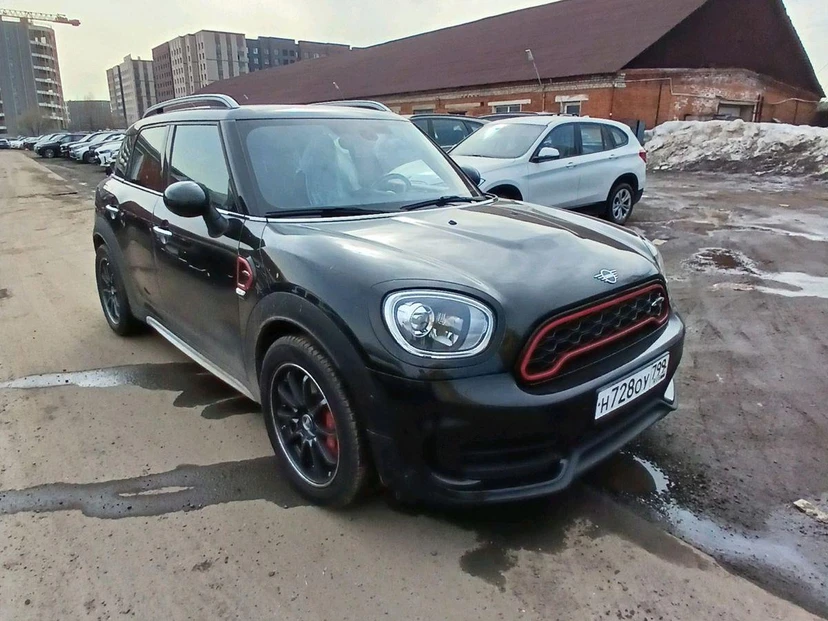 Автомобиль MINI Countryman II поколение (F60) John Cooper Works 2.0 AT 4WD (231 л.с.) John Cooper Works Чёрный 2019 с пробегом 56 000 км