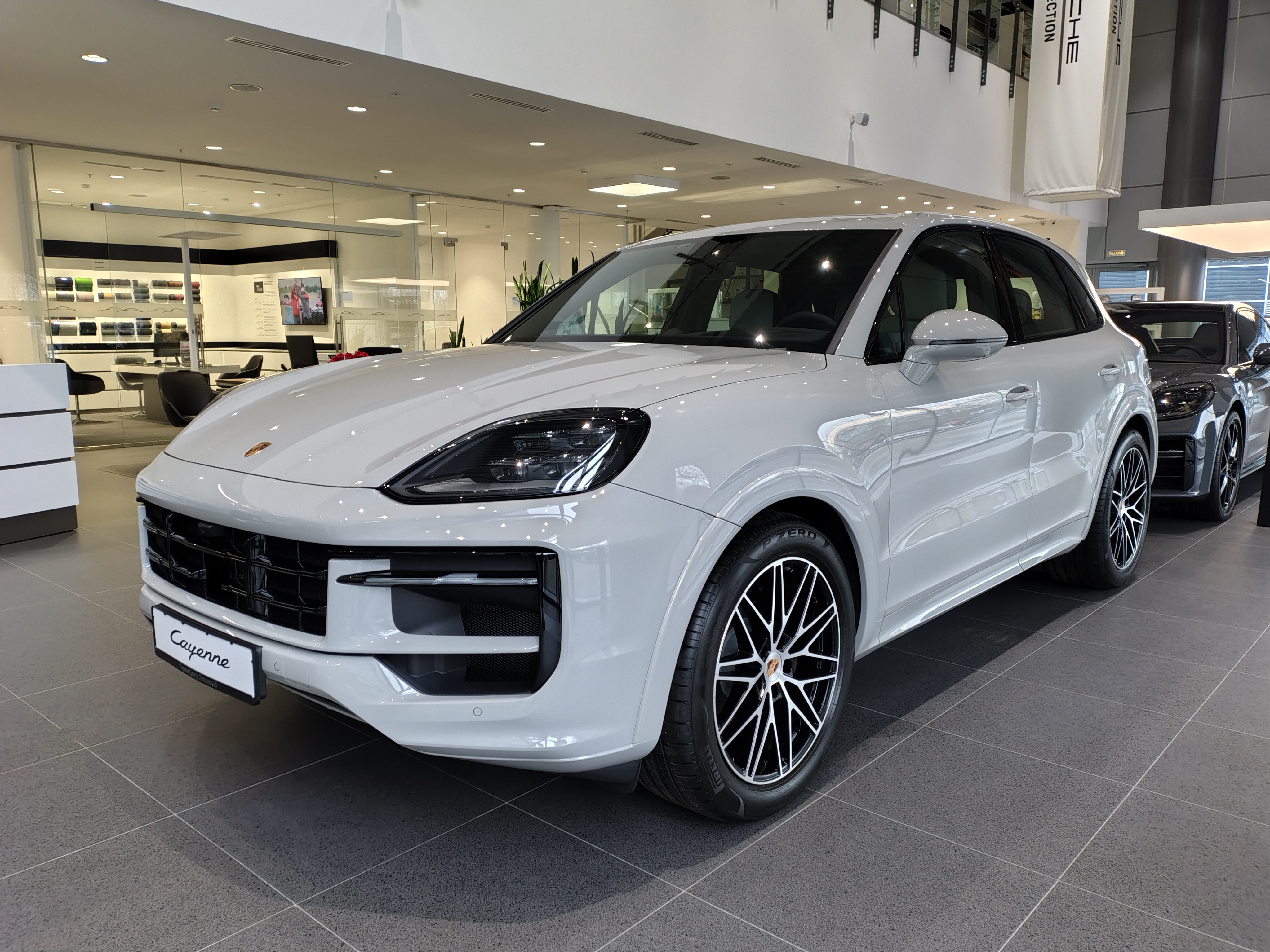 Автомобиль Porsche Cayenne III [рестайлинг] 3.0 AT 4WD (353 л.с.) Base Серый 2025 