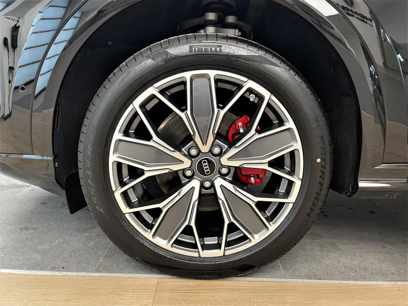 Автомобиль Audi Q5 III поколение 2.0 AMT 4WD (204 л.с.) 40 TFSI Quattro Чёрный 2025