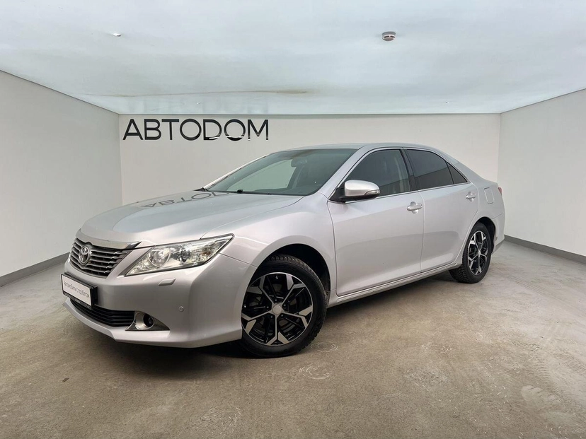 Автомобиль Toyota Camry VII поколение (XV50) 3.5 AT (277 л.с.) Base Серебристый 2011 с пробегом 205 815 км