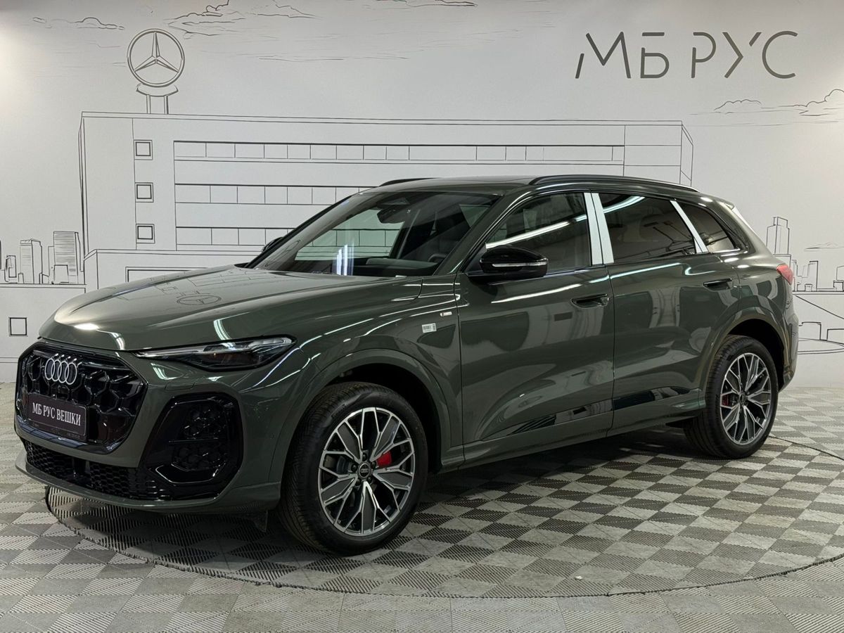 Автомобиль Audi Q5 III поколение 2.0 AMT 4WD (204 л.с.) Luxury Зелёный 2026 с пробегом 50 км