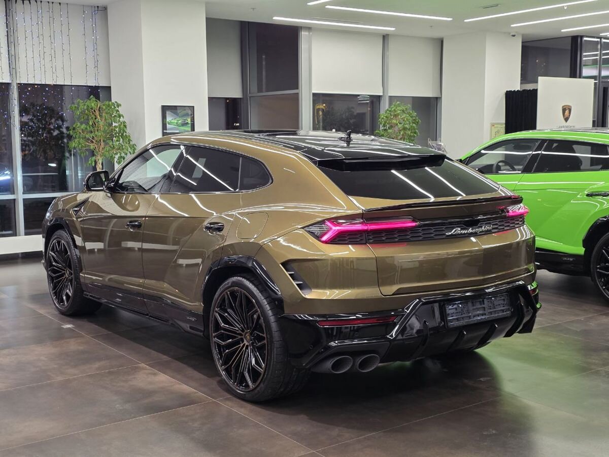 Автомобиль Lamborghini Urus I [рестайлинг] 4.0hyb AT 4WD (800 л.с.) SE Зелёный 2025 с пробегом 68 км