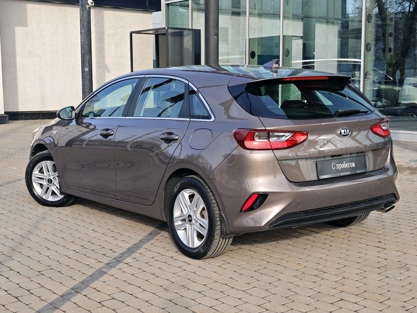 Автомобиль Kia Ceed III поколение 1.6 AT (128 л.с.) Luxe Коричневый 2018 с пробегом 116 797 км