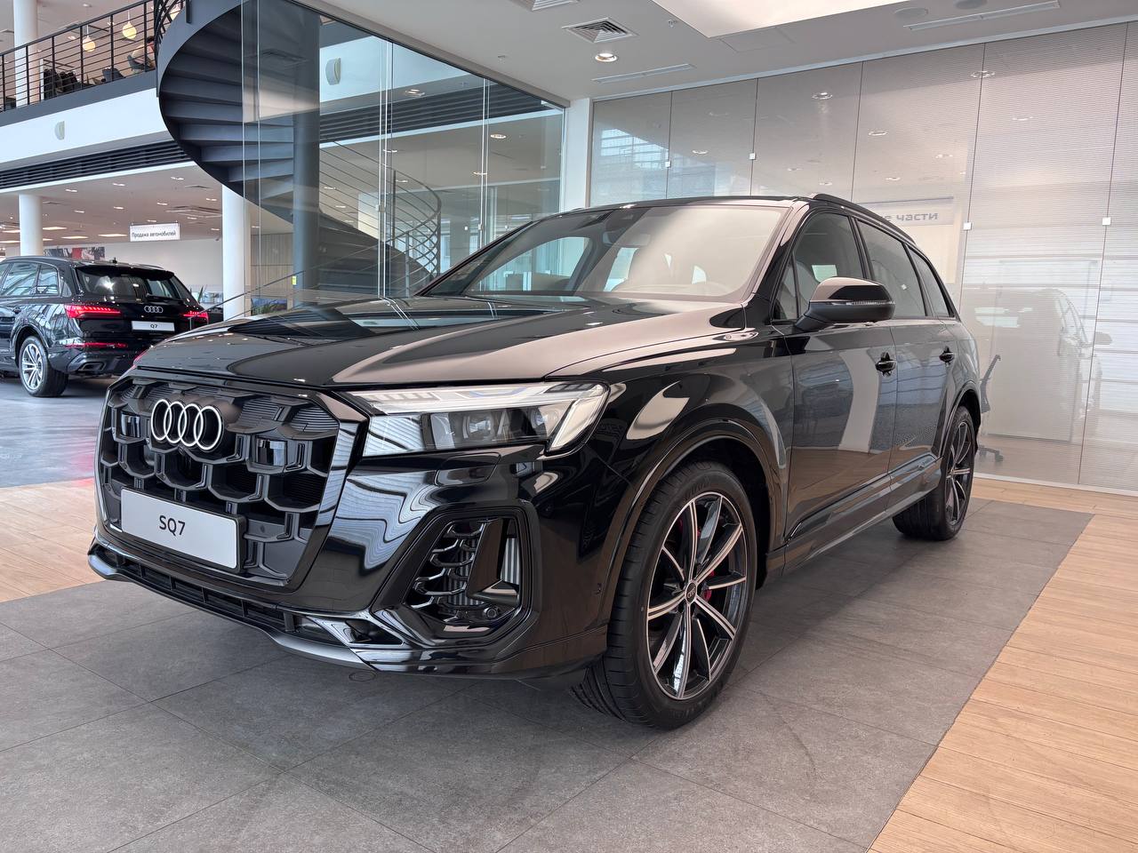 Автомобиль Audi SQ7 I (4M) [2-й рестайлинг] 4.0 AT 4WD (507 л.с.) TFSI Tiptronic Чёрный 2025 