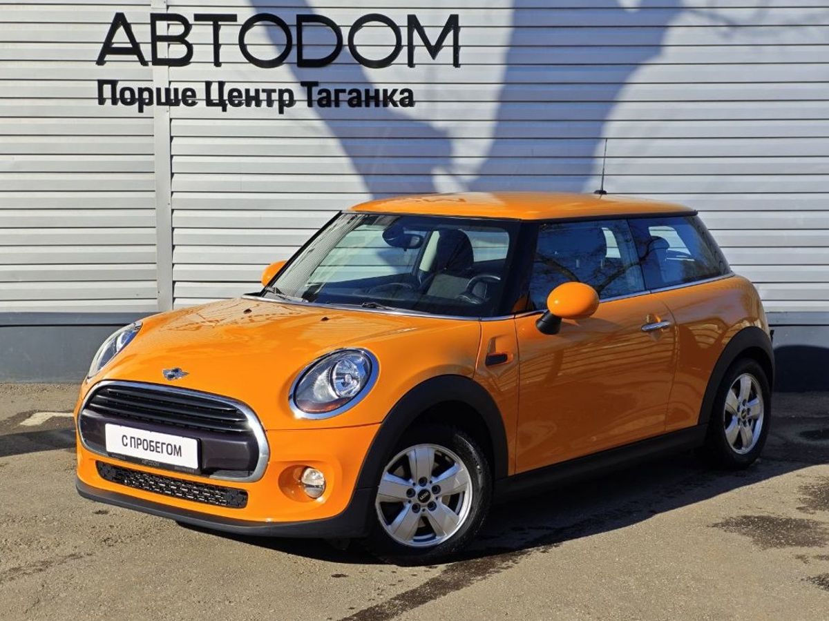Автомобиль MINI Hatch III поколение (F55/F56) Cooper 1.5 AT (136 л.с.) Cooper Оранжевый 2018 с пробегом 57 642 км