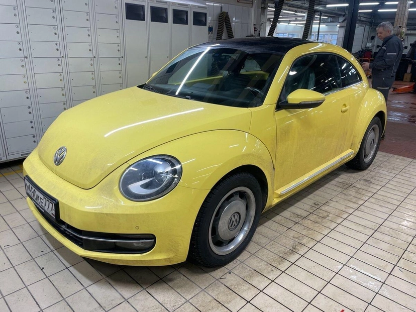 Автомобиль Volkswagen Beetle II поколение (A5) 1.2 AMT (105 л.с.) Beetle Жёлтый 2014 с пробегом 54 224 км