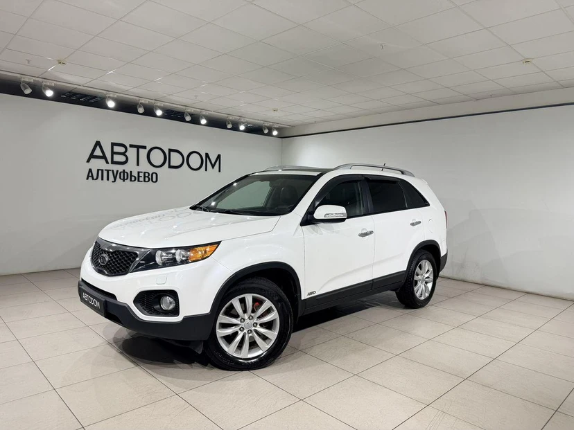 Kia Sorento II поколение 2.4 AT 4WD (175 л.с.) Prestige Белый 2012 с пробегом 111 555 км