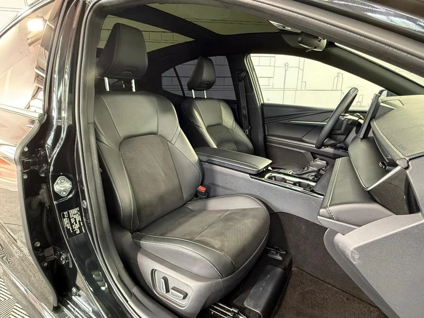 Автомобиль Toyota Camry IX поколение (XV80) 2.0 CVT (173 л.с.) Sport Чёрный 2024 с пробегом 42 000 км