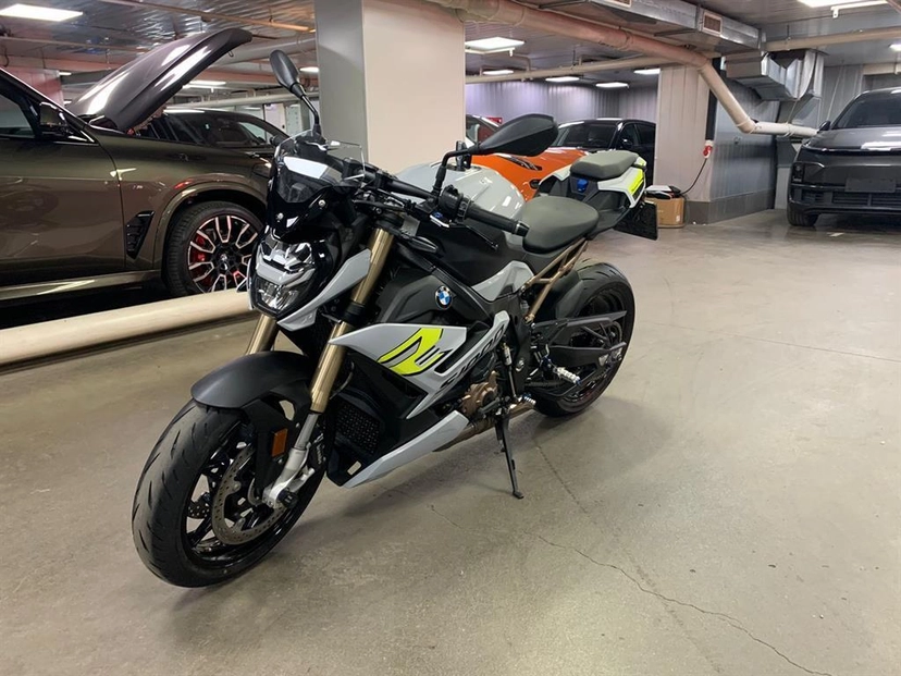 Мотоцикл BMW Motorrad S 1000 R III поколение S 1000 R Base Серый 2022 с пробегом 4 903 км
