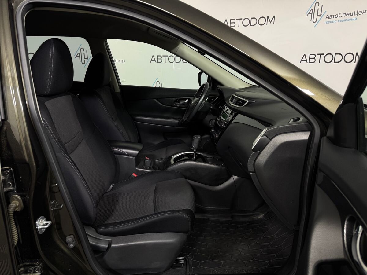 Автомобиль Nissan X-Trail III поколение (T32) 2.0 CVT (144 л.с.) SE Зелёный 2018 с пробегом 140 927 км