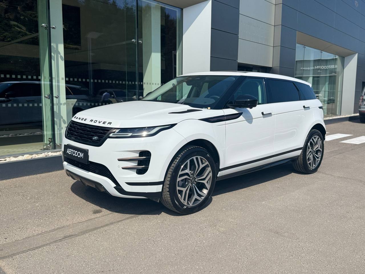 Land Rover Range Rover Evoque II [рестайлинг] 2.0 AT 4WD (249 л.с.) R-Dynamic SE Белый 2025 