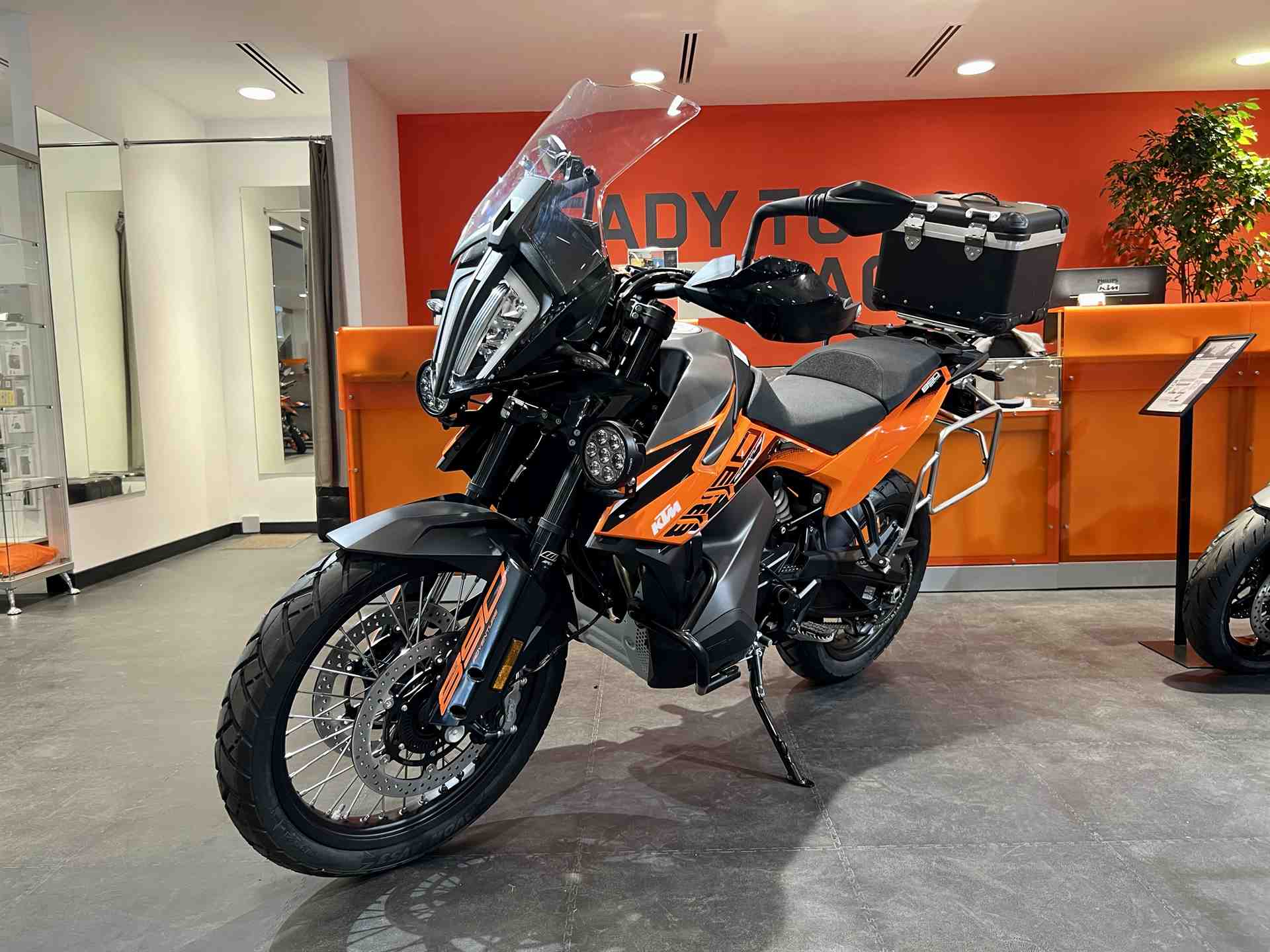 Мотоцикл KTM 890 Adventure I поколение 890 Adventure Base Оранжевый 2021 новый