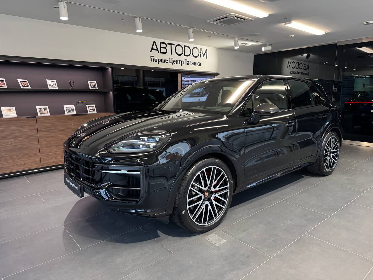 Автомобиль Porsche Cayenne III [рестайлинг] GTS 4.0 AT 4WD (500 л.с.) GTS Чёрный  