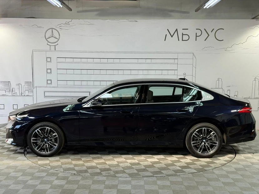 Автомобиль BMW 5 серии VIII поколение (G60) 2.0 AT 4WD (258 л.с.) M Sport Чёрный 2025 с пробегом 50 км