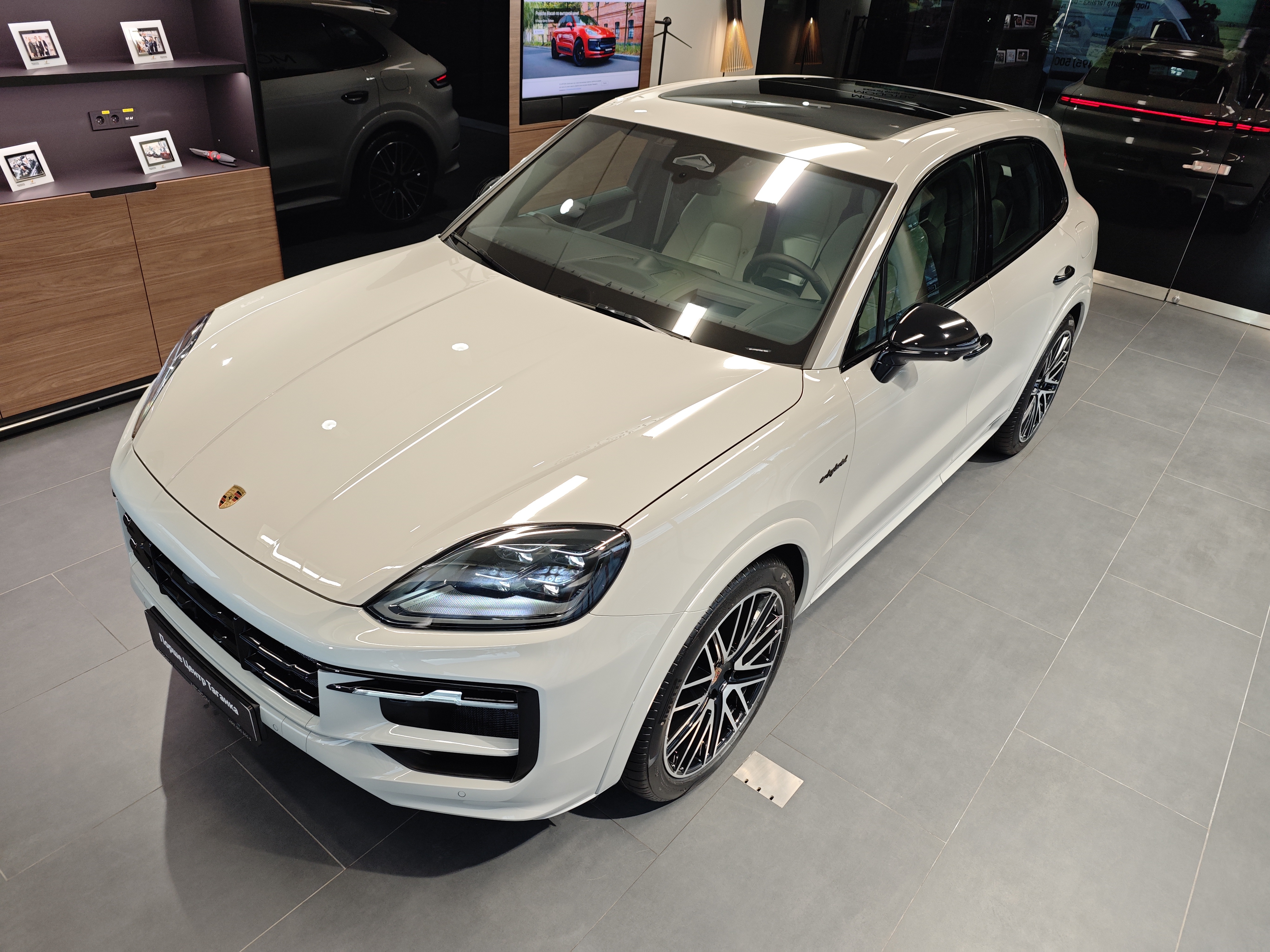 Porsche Cayenne III [рестайлинг] 3.0hyb AT 4WD (470 л.с.) E-Hybrid Серый 2026 