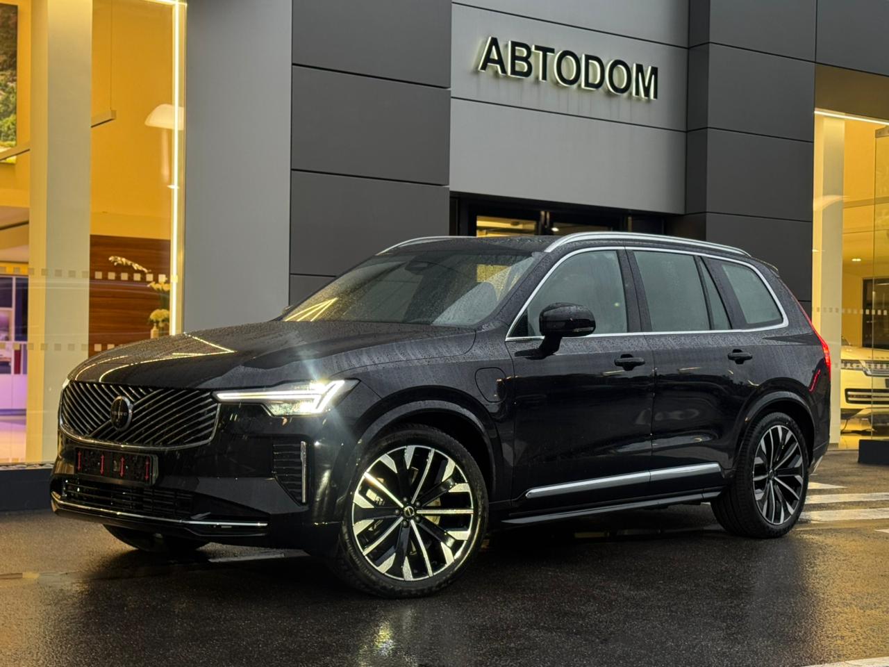 Автомобиль Volvo XC90 II [2-й рестайлинг] 2.0hyb AT 4WD (455 л.с.) Ultra (7 мест) Чёрный 2025 