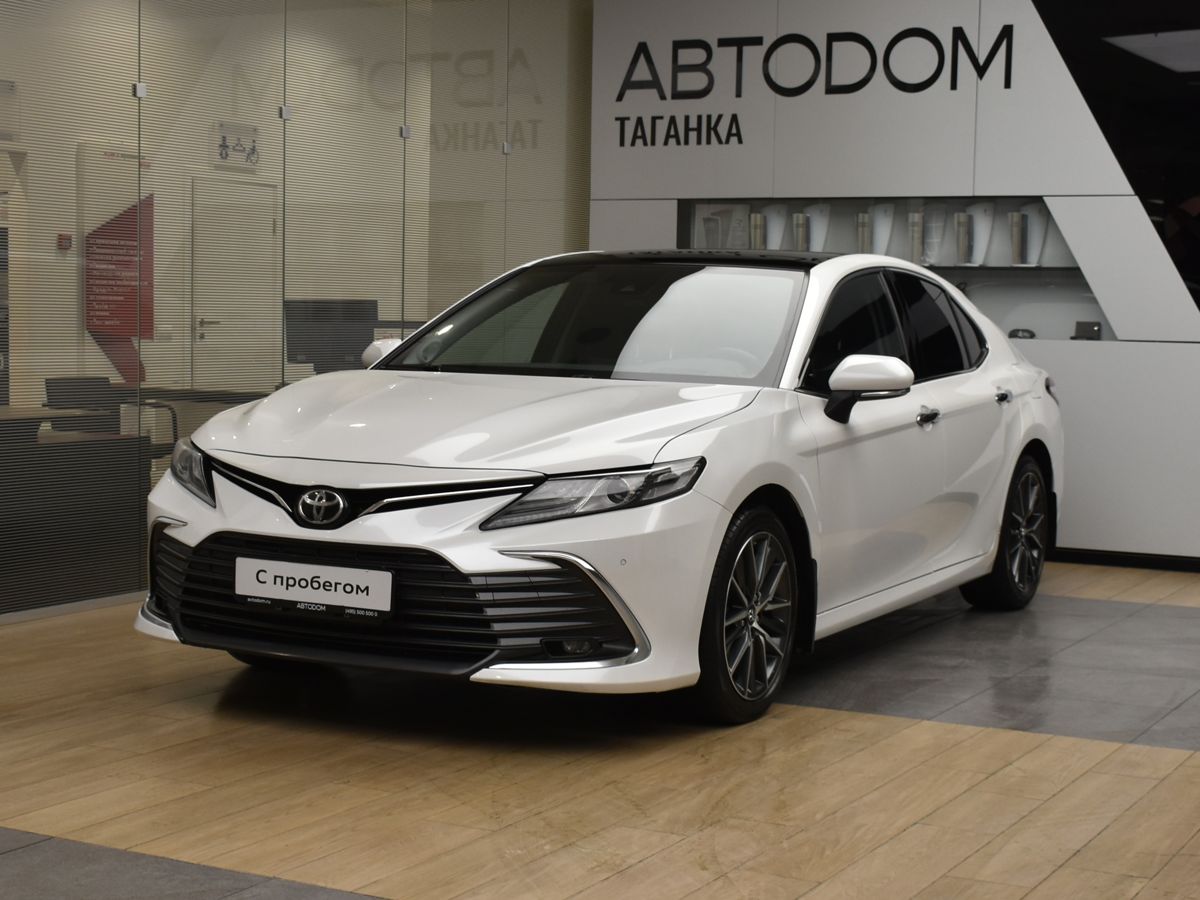 Toyota Camry VIII (XV70) [рестайлинг] 2.5 AT (209 л.с.) Ultimate Белый 2023 с пробегом 81 349 км