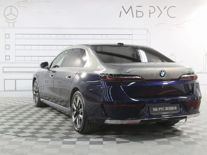 Автомобиль BMW 7 серии VII поколение (G70) 3.0d AT 4WD (286 л.с.) 740d xDrive Синий 2023 с пробегом 7 673 км