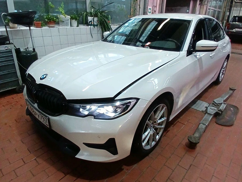 Автомобиль BMW 3 серии VII поколение (G20/G21/G28) 320 2.0 AT (184 л.с.) Sport Line Белый 2021 с пробегом 65 500 км