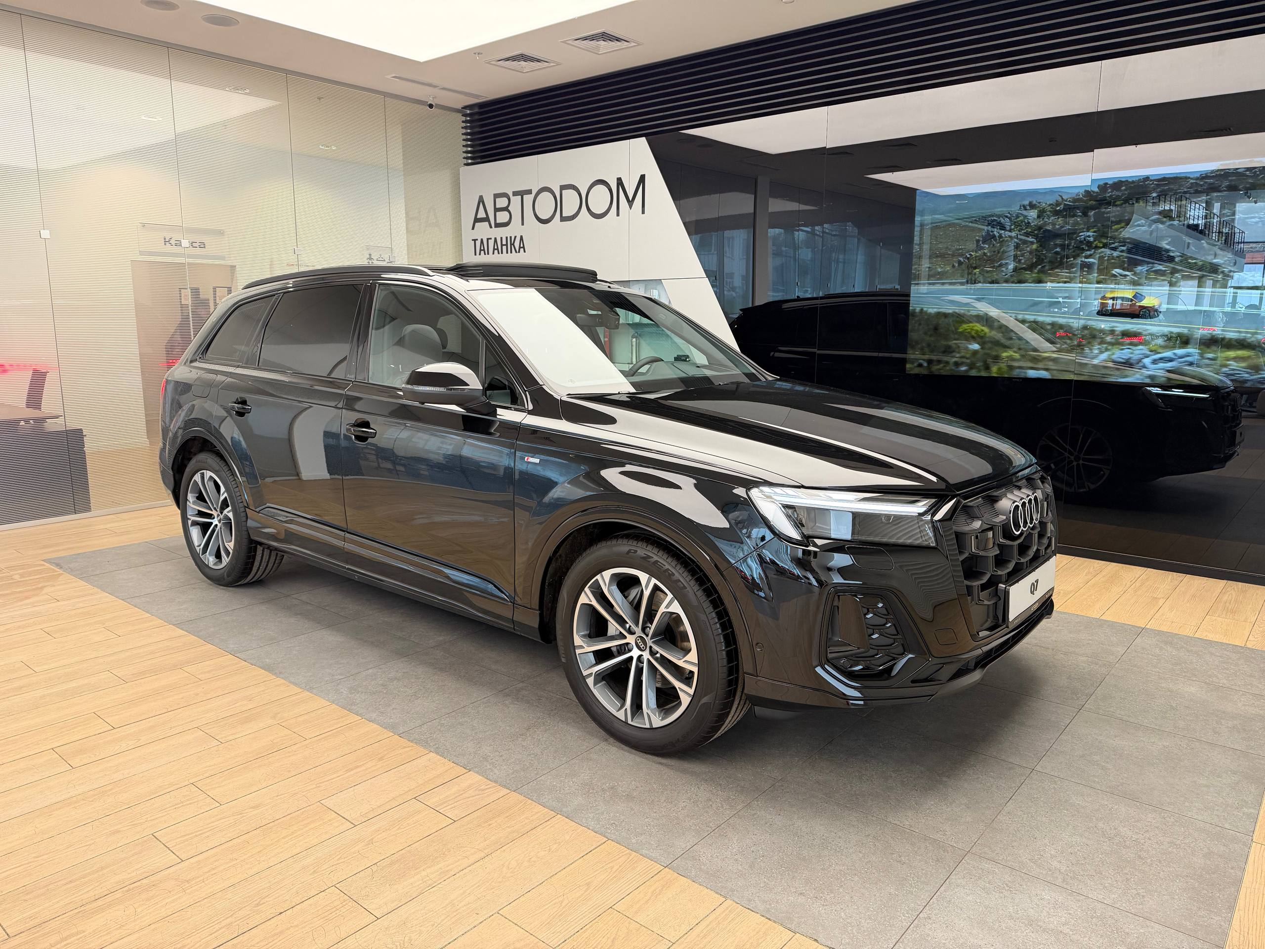 Автомобиль Audi Q7 II (4M) [2-й рестайлинг] 2.0 AT 4WD (252 л.с.) 45 TFSI quattro tiptronic Чёрный 2025 