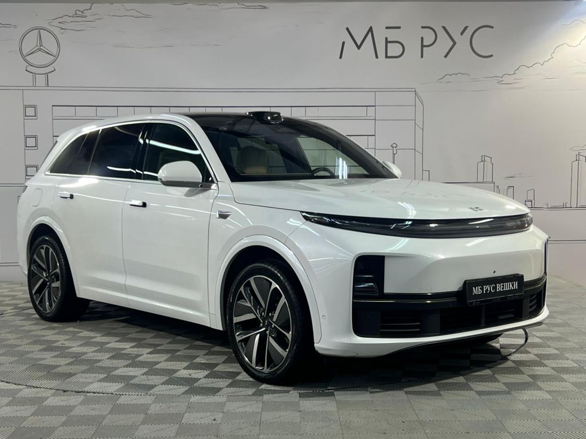 Автомобиль LiXiang L7 I поколение 1.5hyb AT 4WD (449 л.с.) Pro Белый 2023 с пробегом 18 000 км