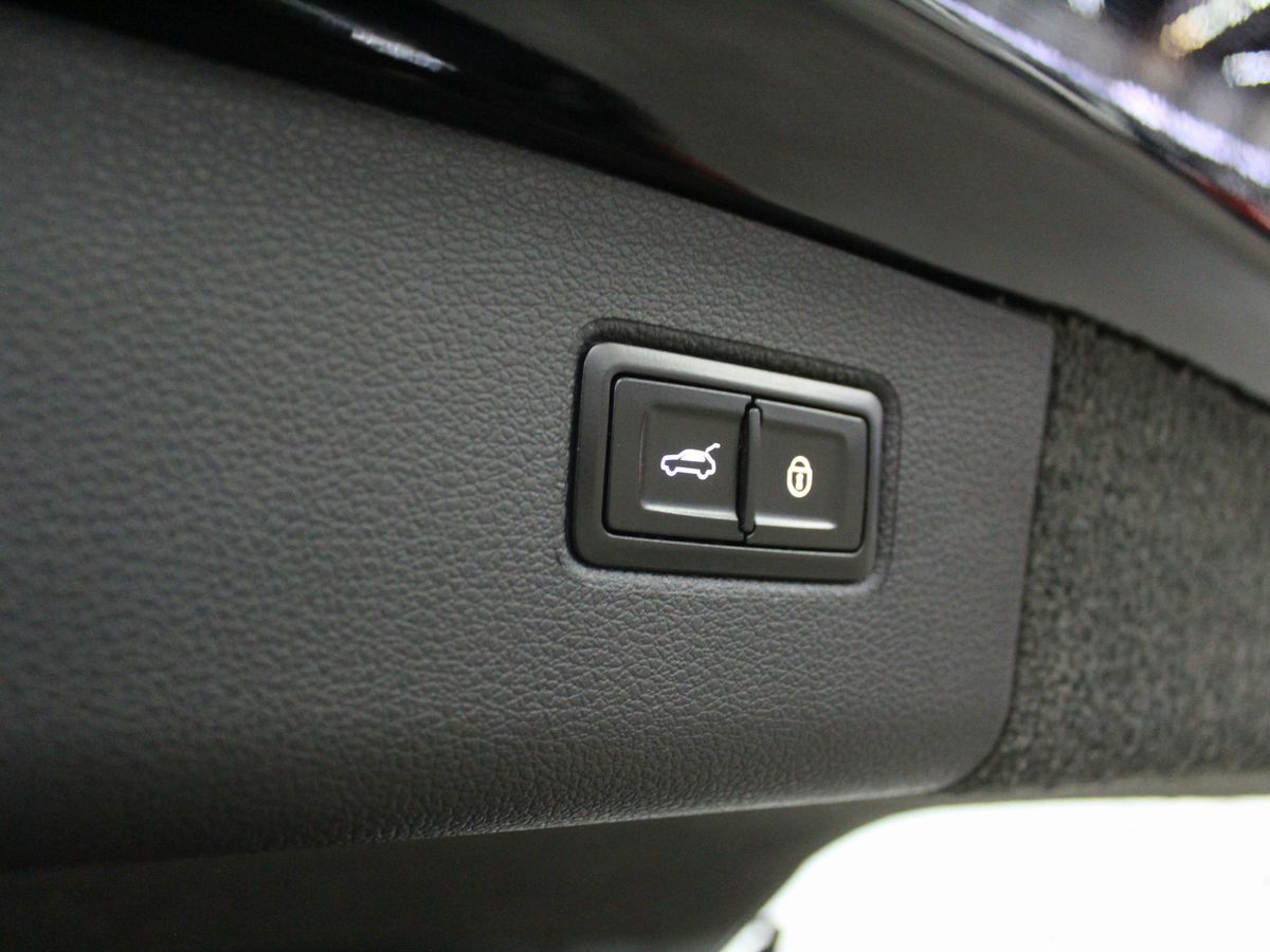 Автомобиль Bentley Bentayga I поколение 6.0 AT 4WD (608 л.с.) Individual Чёрный 2017 с пробегом 29 145 км