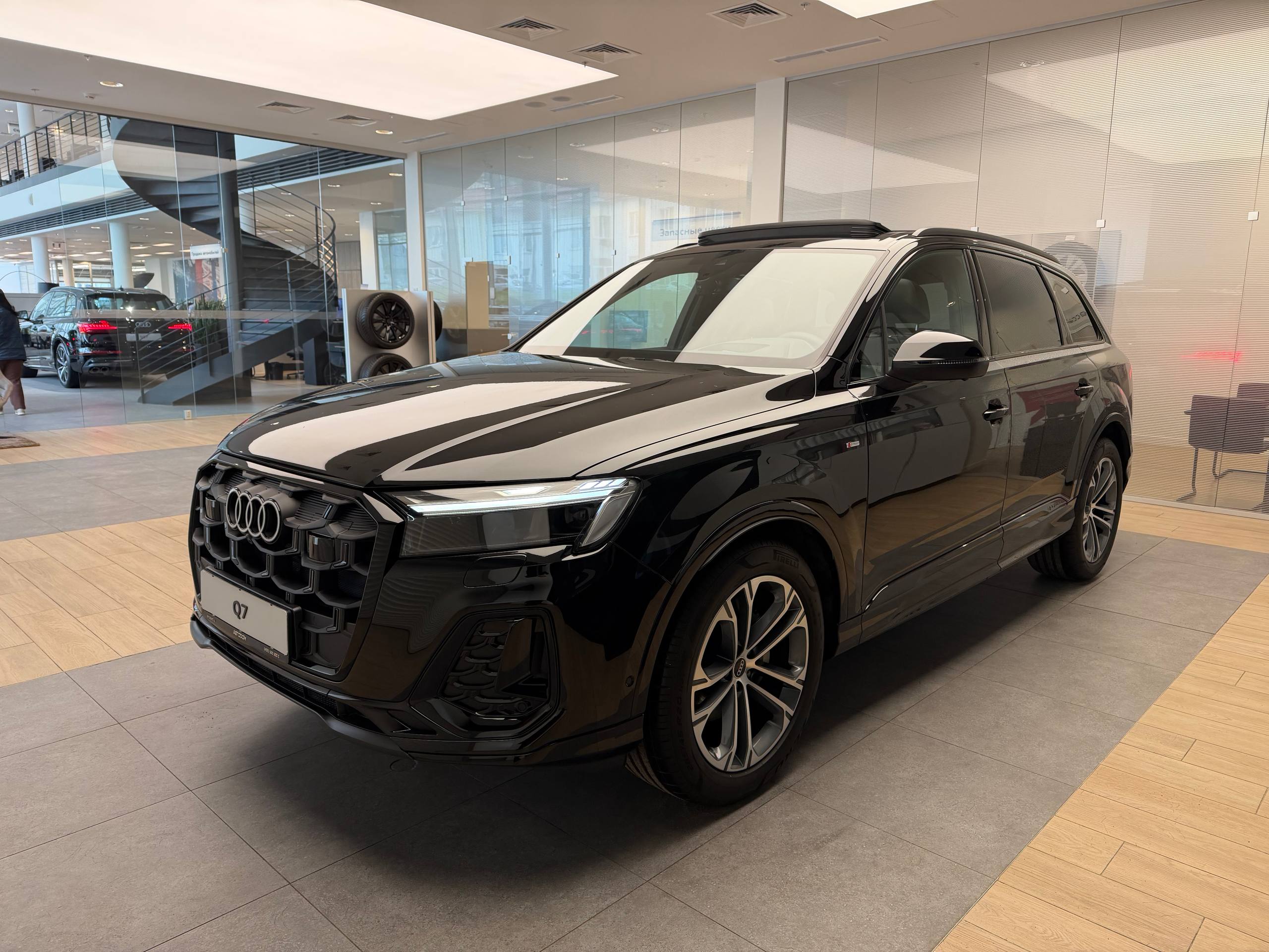 Автомобиль Audi Q7 II (4M) [2-й рестайлинг] 2.0 AT 4WD (252 л.с.) 45 TFSI quattro tiptronic Чёрный 2025 