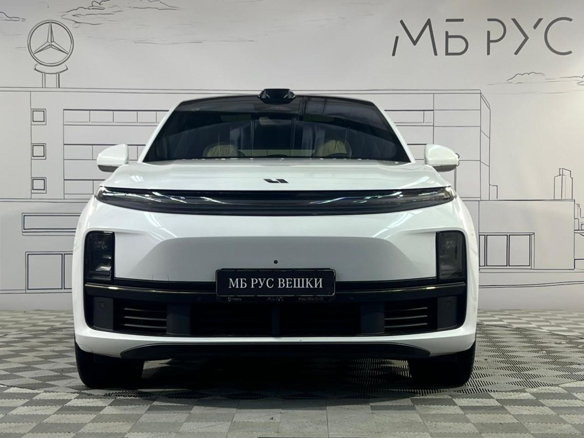 Автомобиль LiXiang L7 I поколение 1.5hyb AT 4WD (449 л.с.) Pro Белый 2023 с пробегом 18 000 км