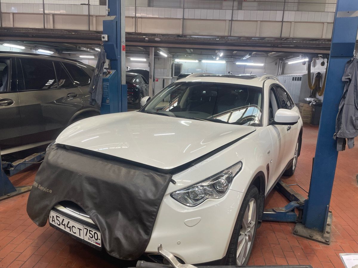 Infiniti QX70 I поколение (S51) 3.7 AT 4WD (333 л.с.) Hi-Tech Белый 2017 с пробегом 60 171 км