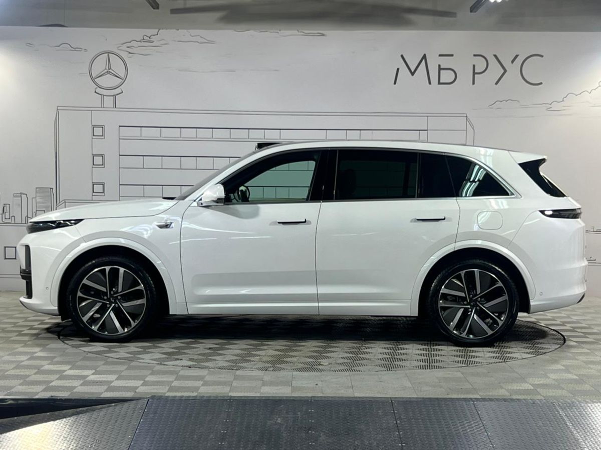 Автомобиль LiXiang L7 I поколение 1.5hyb AT 4WD (449 л.с.) Pro Белый 2023 с пробегом 18 000 км