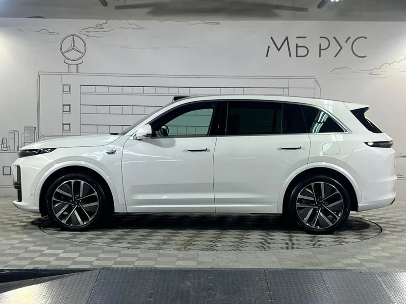 Автомобиль LiXiang L7 I поколение 1.5hyb AT 4WD (449 л.с.) Pro Белый 2023 с пробегом 18 000 км