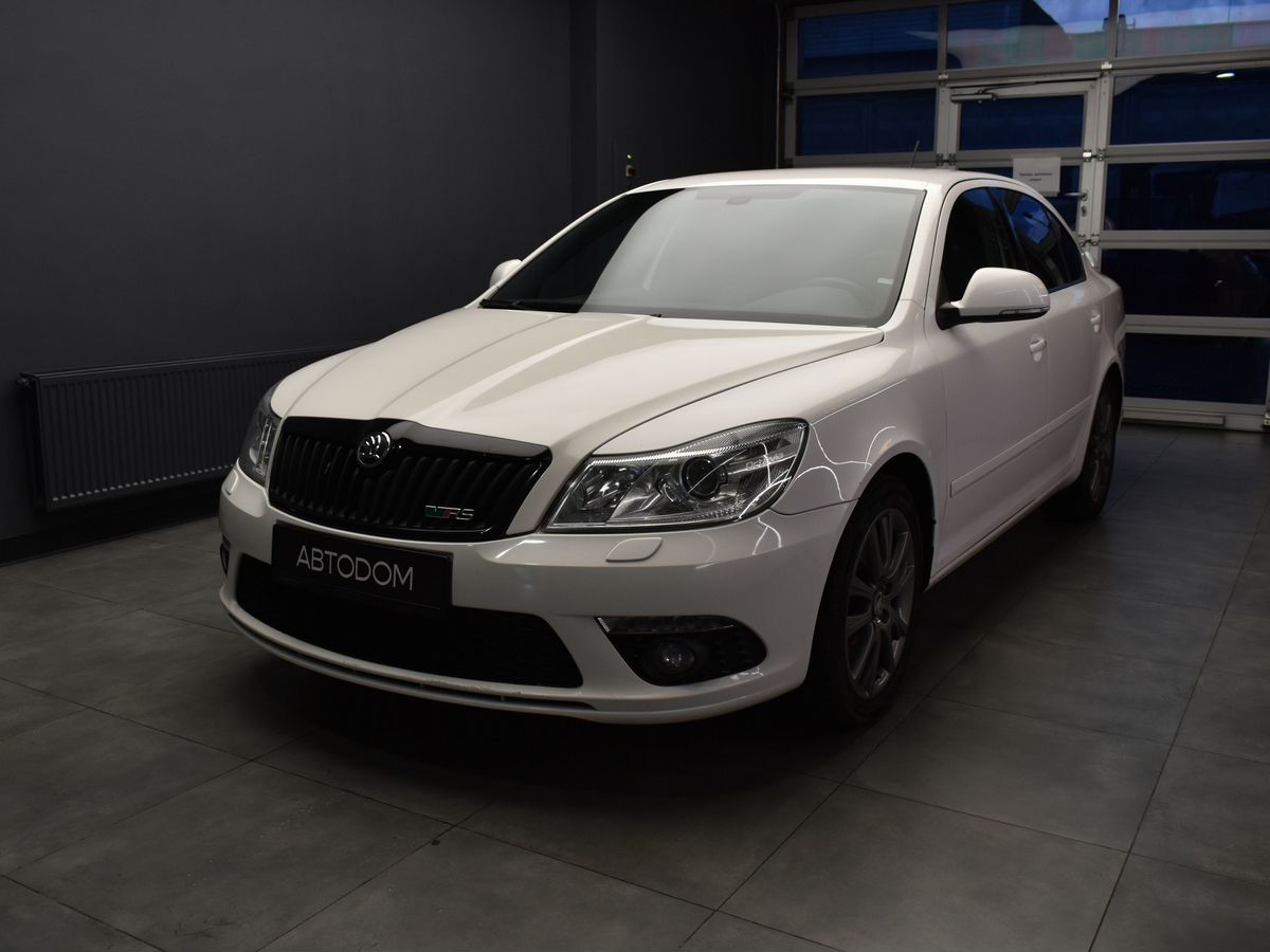 Skoda Octavia RS II (A5) [рестайлинг] 2.0 AMT (200 л.с.) RS Белый 2012 с пробегом 122 003 км