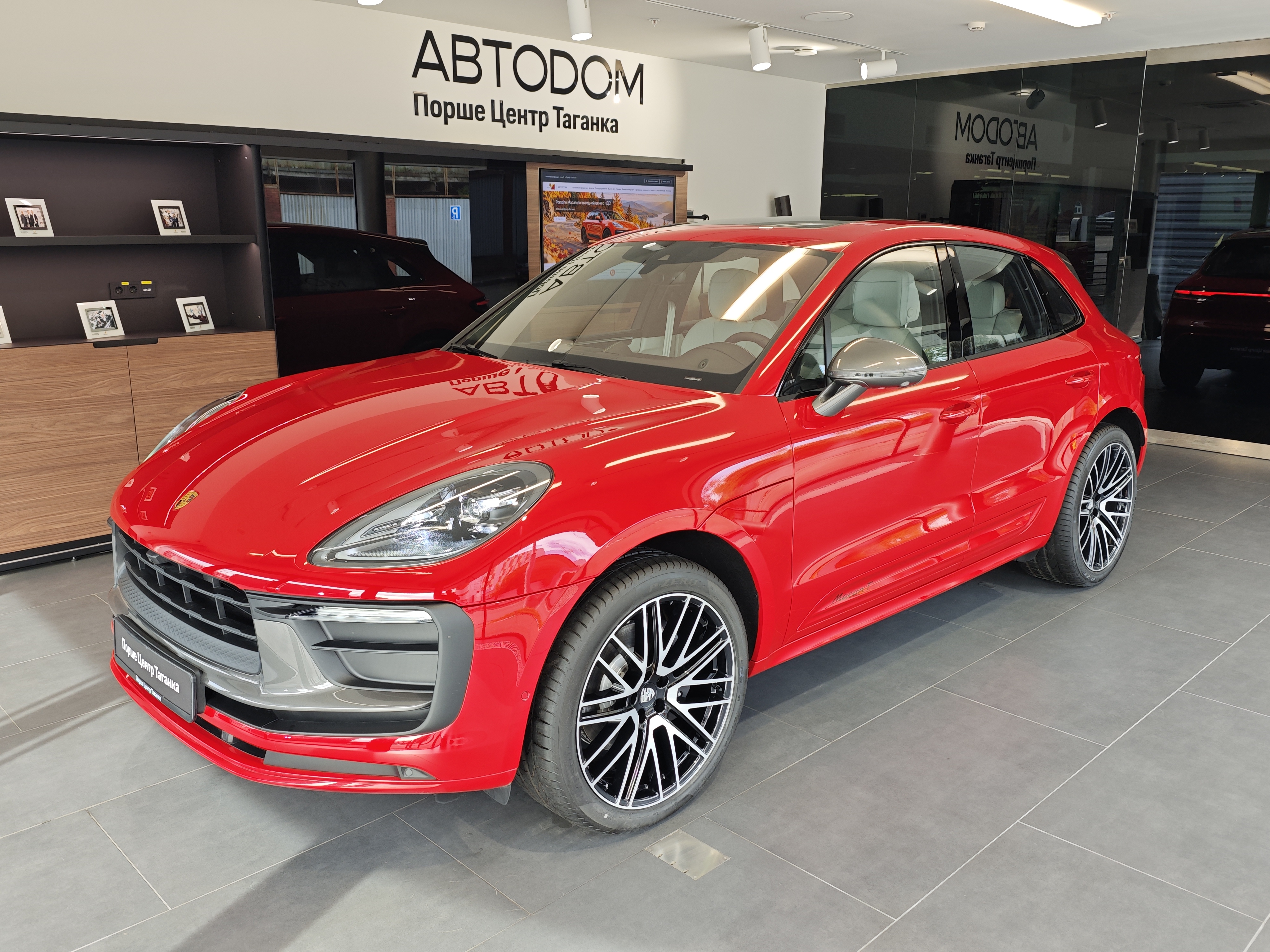 Porsche Macan I [2-й рестайлинг] 2.0 AMT 4WD (265 л.с.) T Красный 2026 