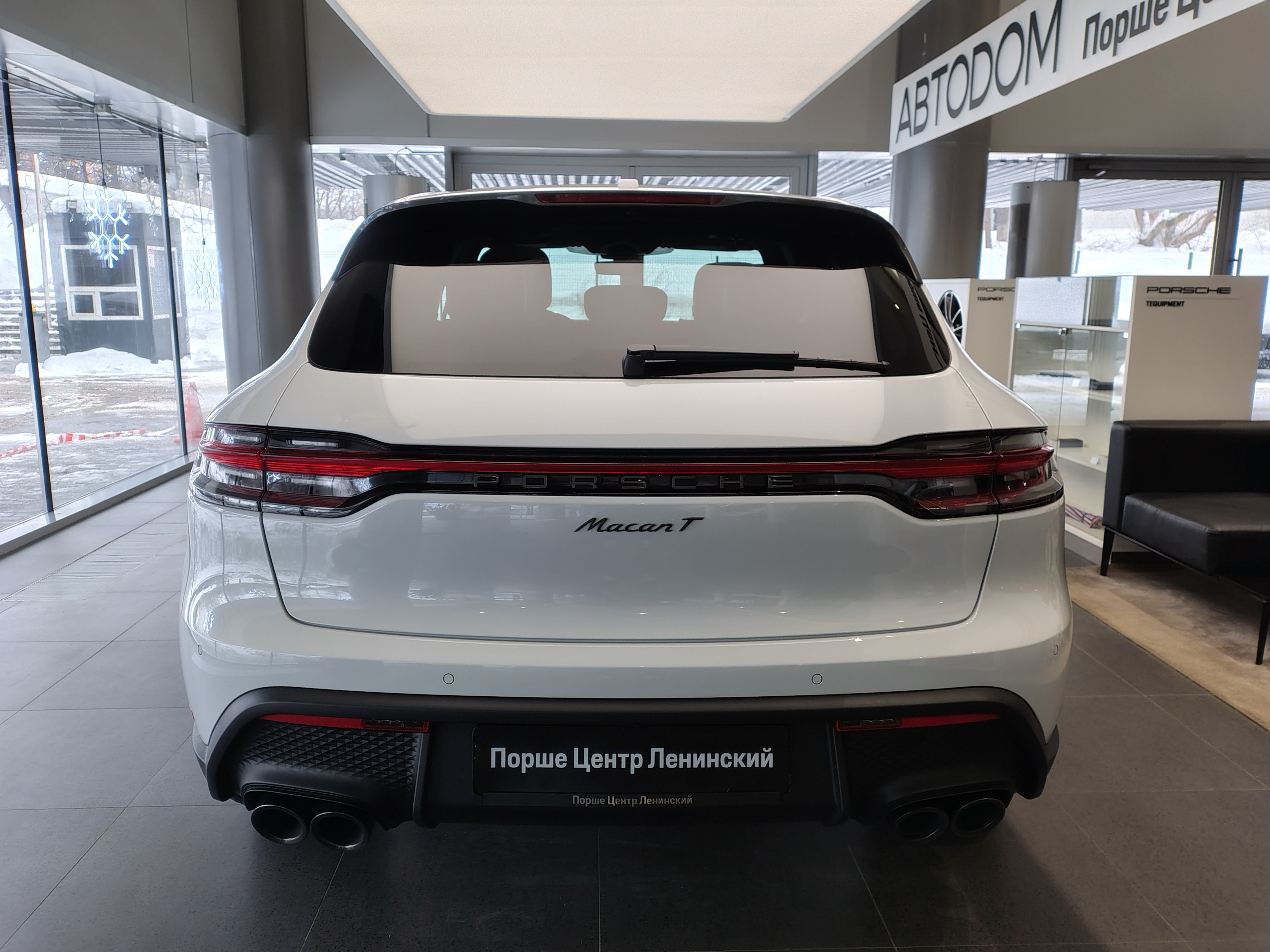 Автомобиль Porsche Macan I [2-й рестайлинг] 2.0 AMT 4WD (265 л.с.) T Белый 2025 