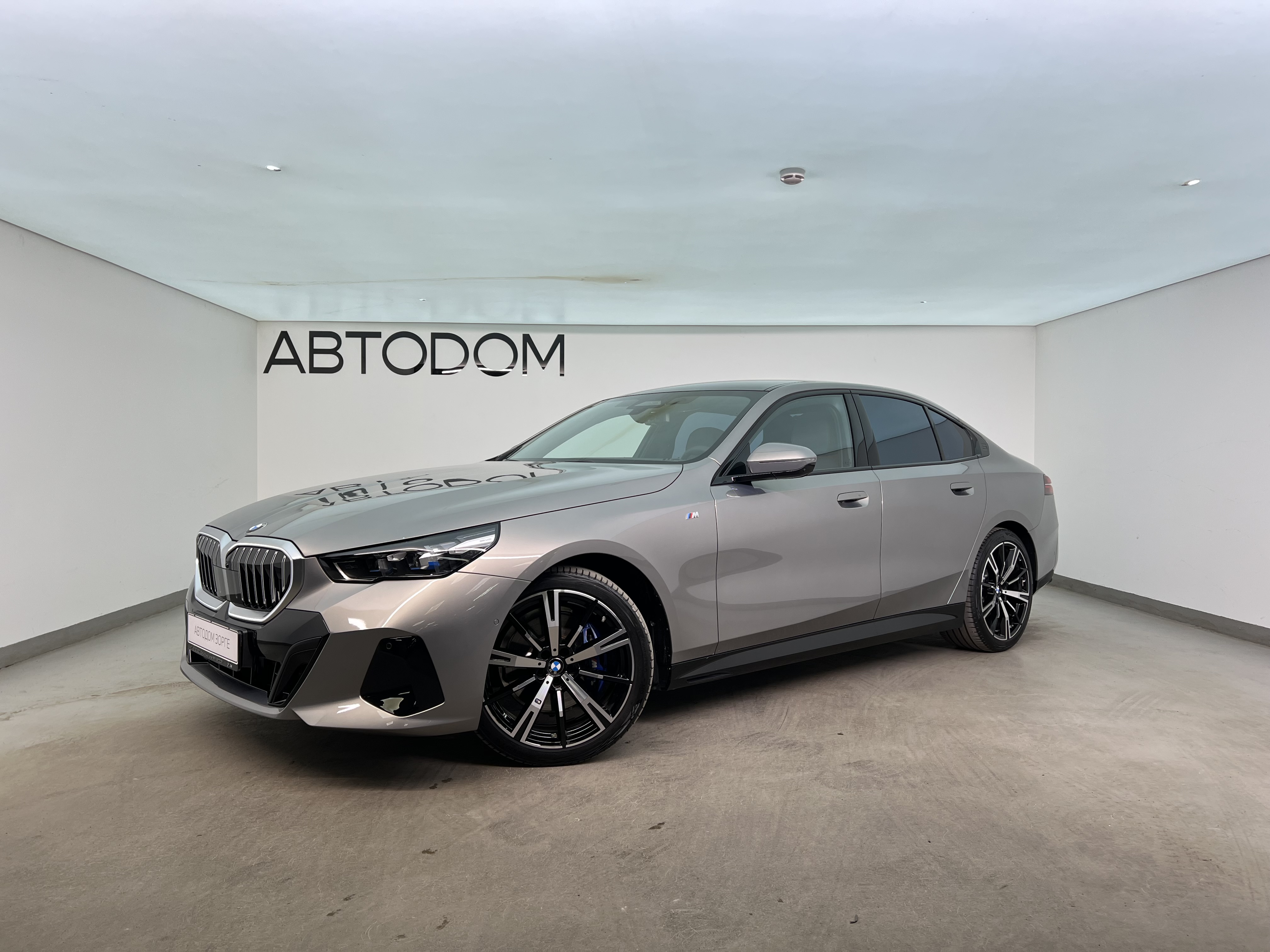BMW 5 серии VIII поколение (G60) 2.0 AT 4WD (258 л.с.) Base Серый 2025 