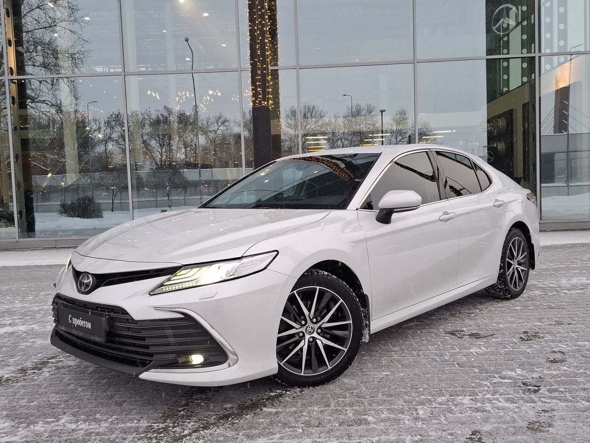 Автомобиль Toyota Camry VIII (XV70) [рестайлинг] 2.5 AT (200 л.с.) Prestige Safety Белый 2021 с пробегом 118 688 км