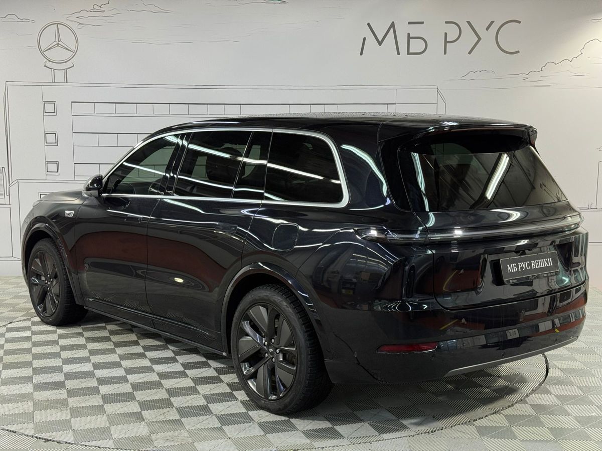 Автомобиль LiXiang L9 I поколение 1.5hyb AT 4WD (449 л.с.) Max Чёрный 2023 с пробегом 35 000 км