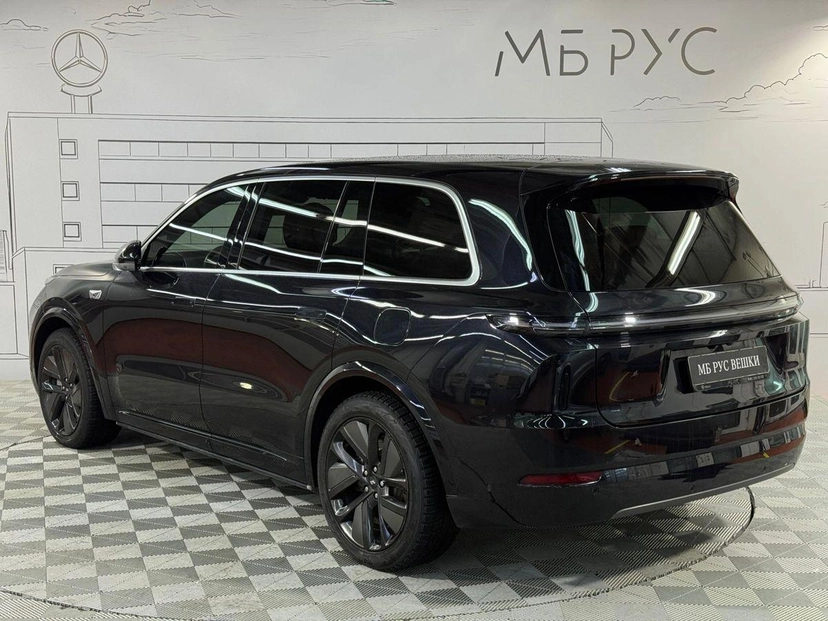 Автомобиль LiXiang L9 I поколение 1.5hyb AT 4WD (449 л.с.) Max Чёрный 2023 с пробегом 35 000 км