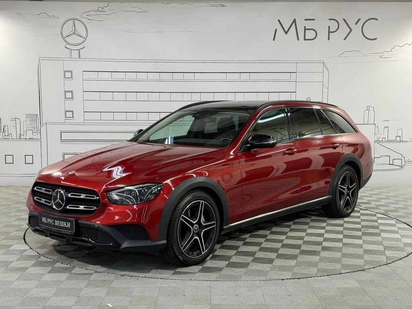 Автомобиль Mercedes-Benz E-Класс V поколение (W213/S213/C238) 220 2.0d AT 4Matic (194 л.с.) Luxury Красный 2020 с пробегом 30 491 км