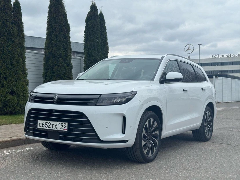 Автомобиль AITO M7 I поколение 1.5hyb AT 4WD (449 л.с.) Luxury Белый 2023 с пробегом 5 112 км