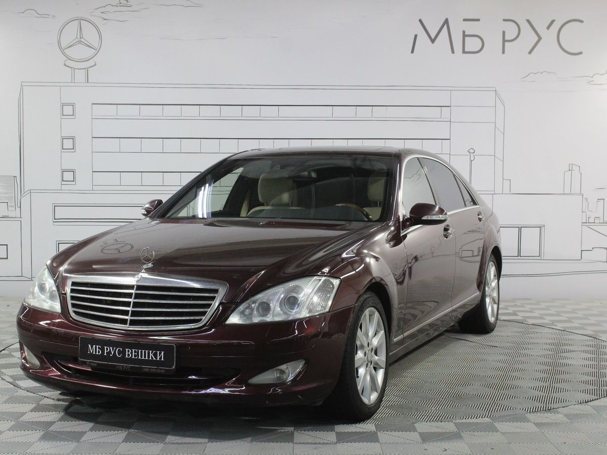 Автомобиль Mercedes-Benz S-Класс V поколение (W221) 500 5.5 AT 4Matic (388 л.с.) Base Красный 2008 с пробегом 199 000 км