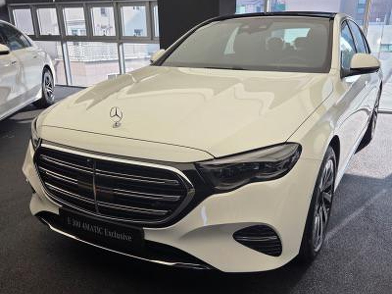 Автомобиль Mercedes-Benz E-Класс VI поколение (W214/S214) 2.0 AT 4Matic (258 л.с.) Exclusive Белый 2025 