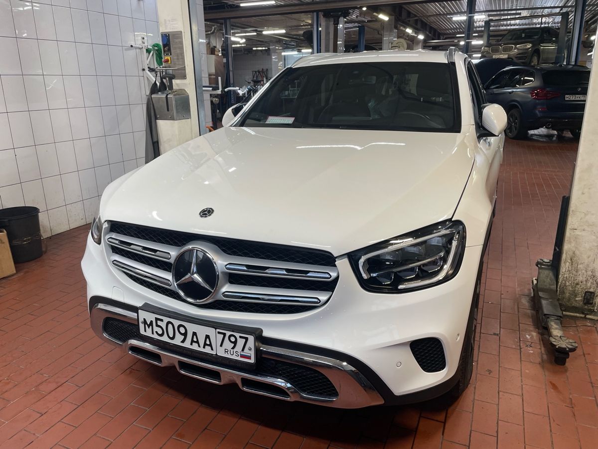 Автомобиль Mercedes-Benz GLC I (X253) [рестайлинг] 200 2.0 AT 4Matic (197 л.с.) Premium Белый 2020 с пробегом 27 858 км