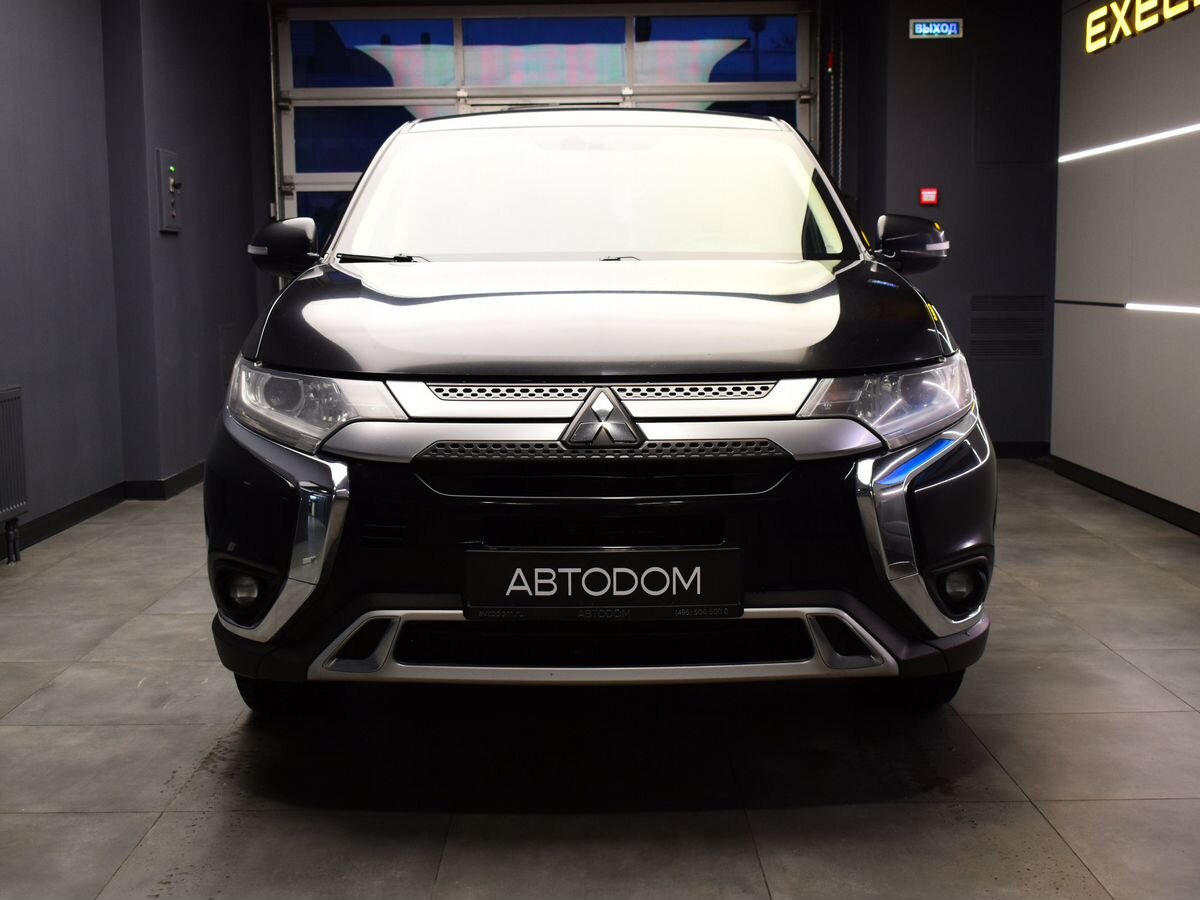 Автомобиль Mitsubishi Outlander III [3-й рестайлинг] 2.0 CVT 4WD (146 л.с.) Base Чёрный 2021 с пробегом 131 811 км