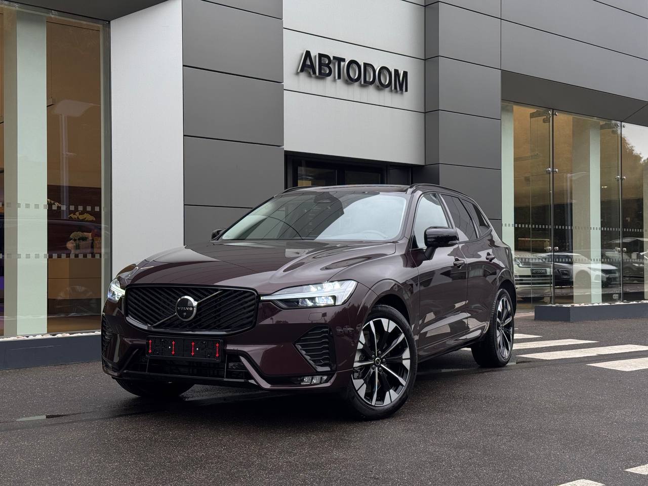 Автомобиль Volvo XC60 II [рестайлинг] 2.0 AT 4WD (249 л.с.) Ultra Dark Красный 2025 
