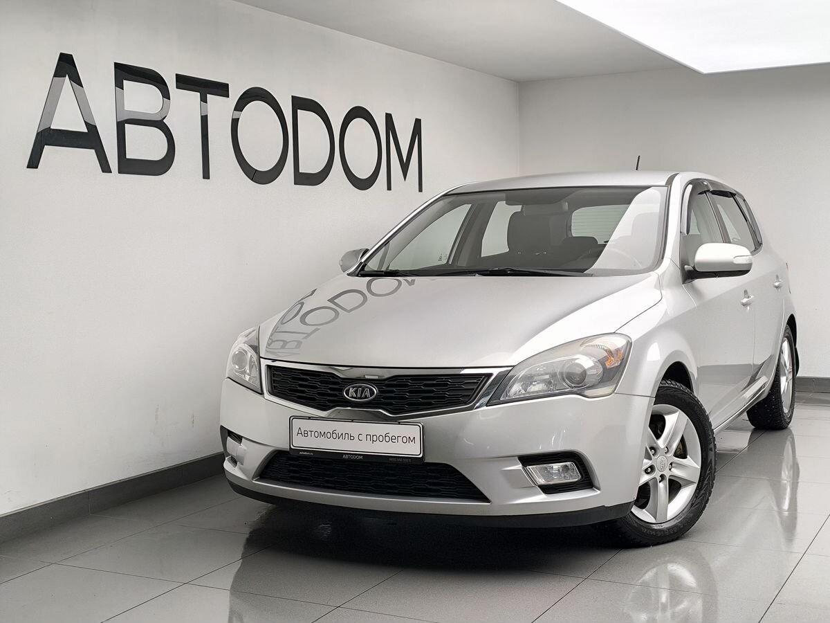 Автомобиль Kia Ceed I [рестайлинг] 1.6 AT (122 л.с.) Luxe Серебристый 2010 с пробегом 147 475 км